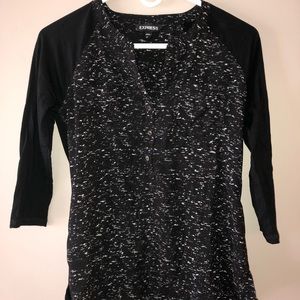 Quarter sleeve, nice blouse.